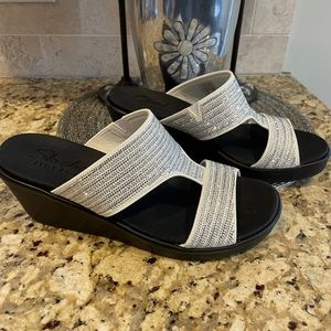 Skechers size 10 bling sandals